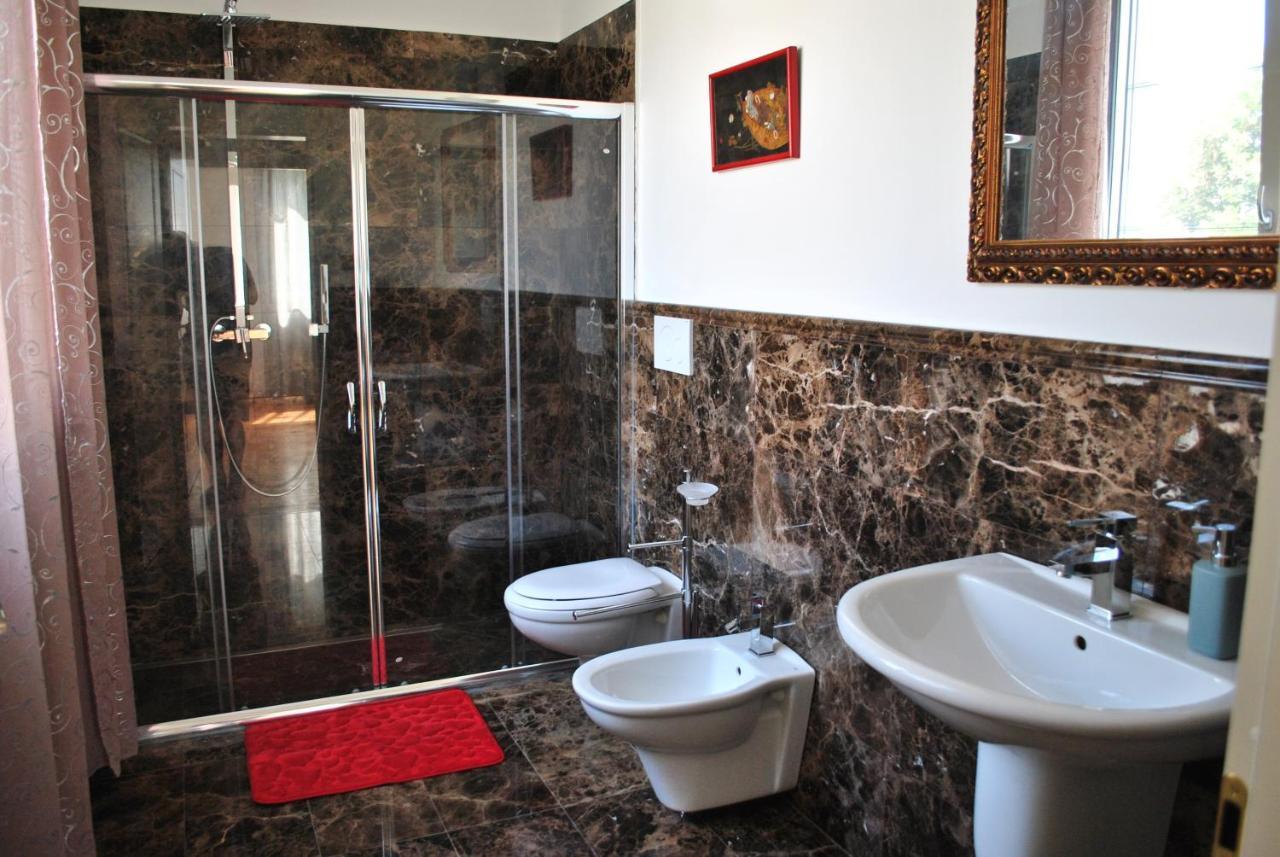 Villa Bianca A Few Steps By The Sea With Exclusive Garden & Jacuzzi Livorno Exterior foto